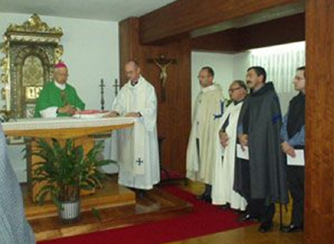 O Arcebispo de Braga e Primaz das Espanhas celebra a Santa Missa na presença do 6º Mestre da MSM, Jacques Pellabeuf, e de alguns freires portugueses (primeiros anos do séc. XXI)